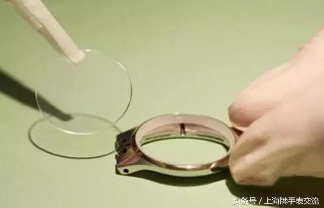 如何区分表镜材质,劳力士表镜材质