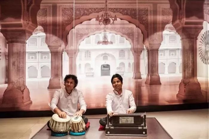 创意暴走办公室视频,创意暴走自带灯光秀的建筑