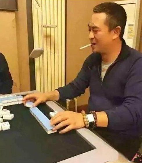 冯小刚抽多少钱的烟,冯小刚抽什么烟最贵