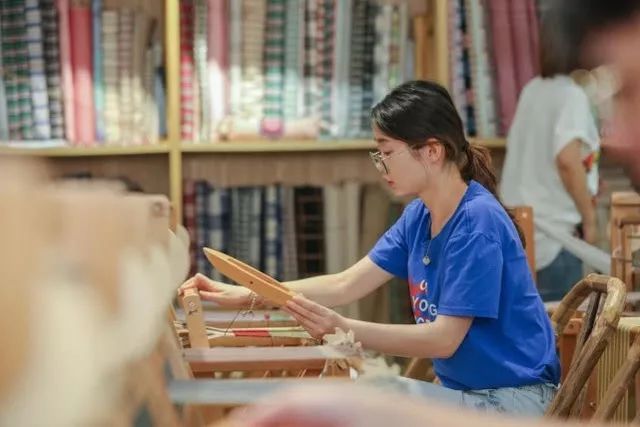 中国美院师生眼中的「文化下城」是怎样的？他们用画笔绘出了改革开放40周年的成果