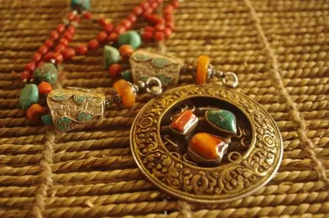 蒙古族爱戴银饰,民族特色银饰蒙古族