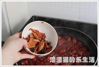 糖醋小排是道江浙名菜，甜酸口儿可以热着吃，可以放凉了当凉菜吃