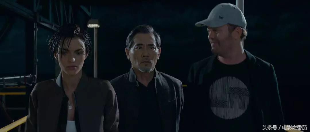 很久没看到这么好看的鲨鱼片了,巨齿鲨在三亚吃饺子宴太有创意了