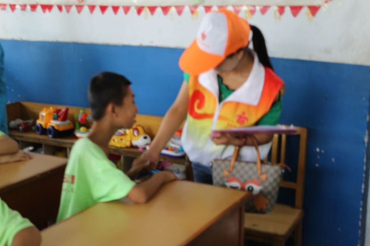 关爱聋哑伴智力障碍儿童,关爱残疾孩子