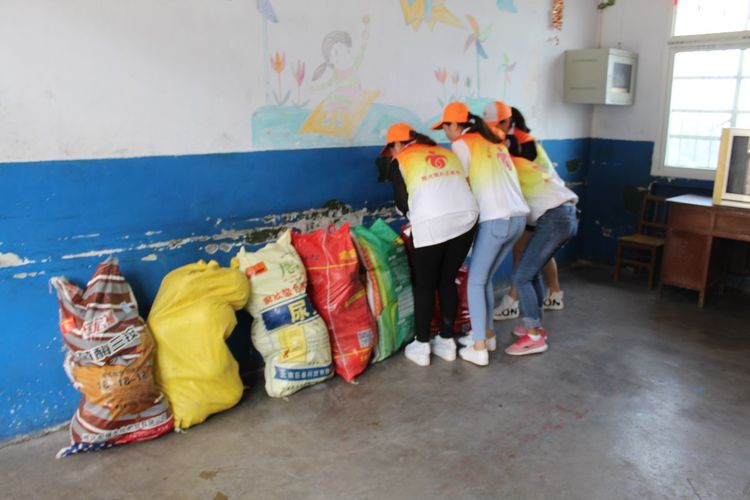 关爱聋哑伴智力障碍儿童,关爱残疾孩子