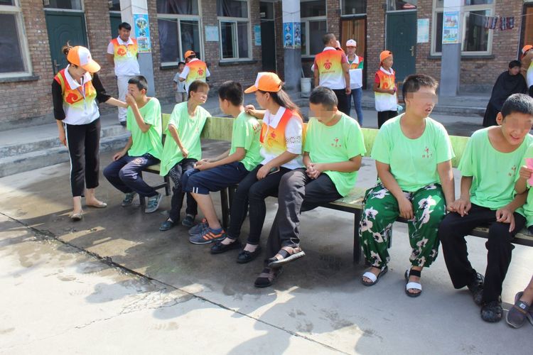 关爱聋哑伴智力障碍儿童,关爱残疾孩子