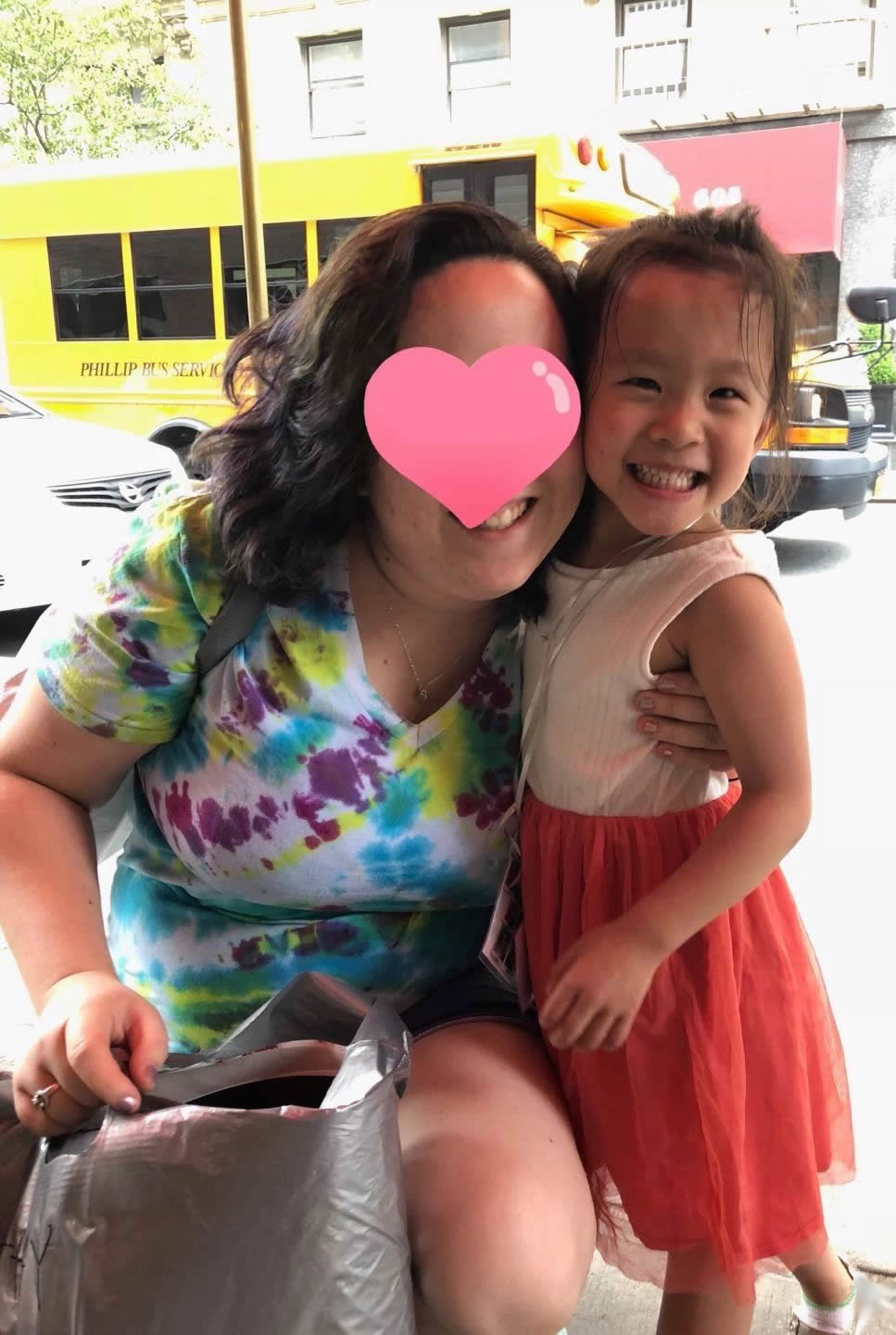 孩子总爱摸妈妈耳朵,孩子总爱摸妈妈的嘴巴