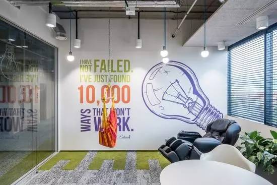 极简办公空间设计风格,会玩是个高水平的工作