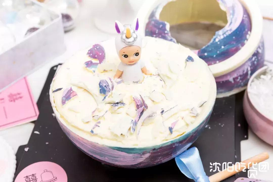 一口吞下宇宙!史上最“*力暴**”星空蛋糕,吃它得用锤子砸!