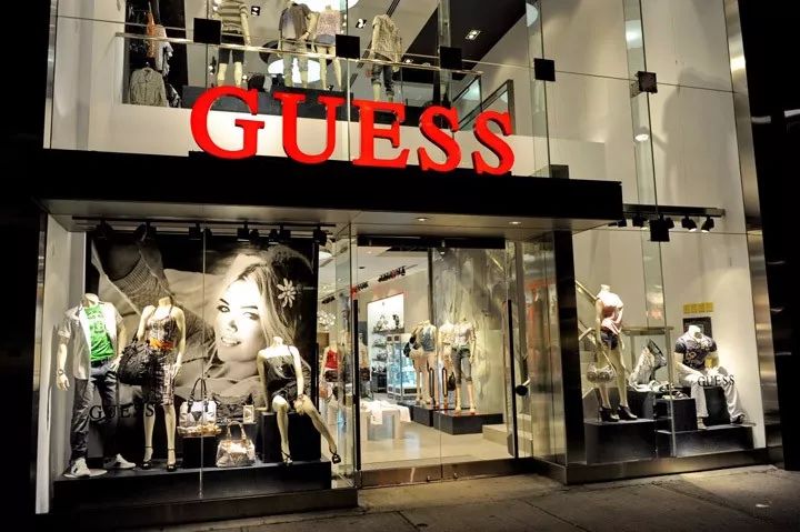 传牛仔品牌Lee将被出售；安踏卷入“抄袭”漩涡；木村拓哉15岁女儿成宝格丽最年轻品牌大使