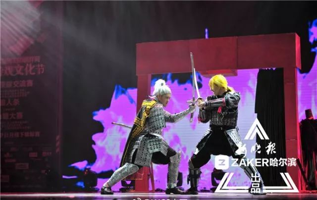 哈尔滨公务员辞职转行做道具师｜如今，一套cosplay装备卖10万