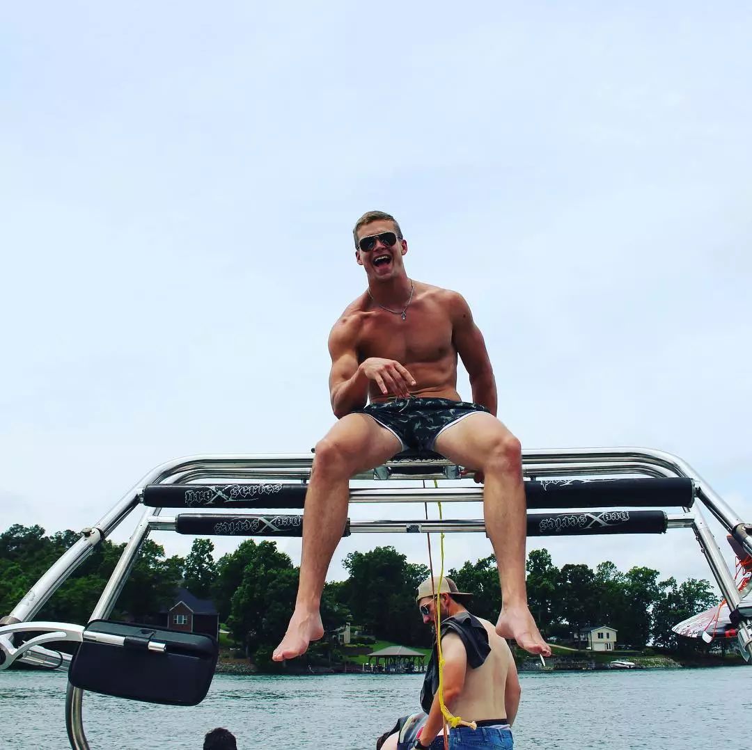 CK*用御**男模MitchellSlaggert为何受到独宠?!