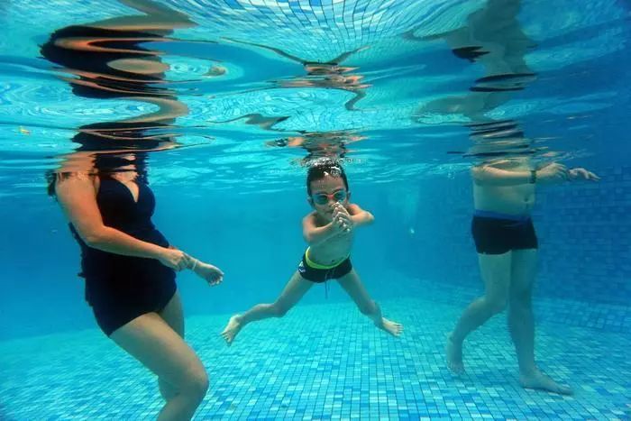 儿童游泳李宁的泳衣好吗,李宁品牌男童泳衣