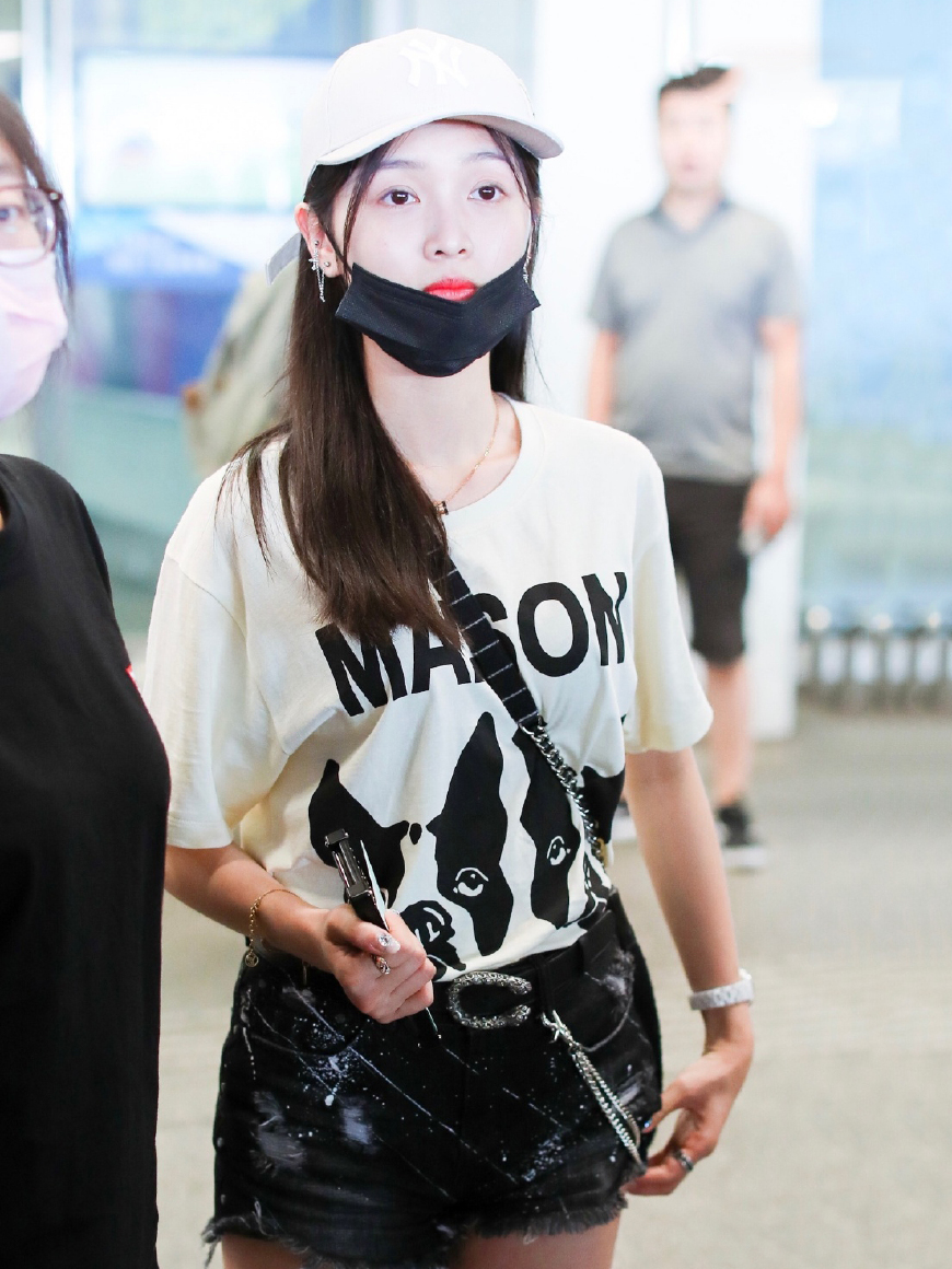 吴宣仪和迪丽热巴撞衫,吴宣仪撞衫凯莉