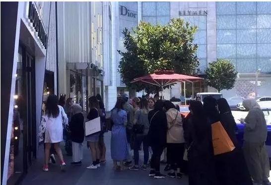 全球经济下行推升黄金避险需求,新兴市场金融风险加剧