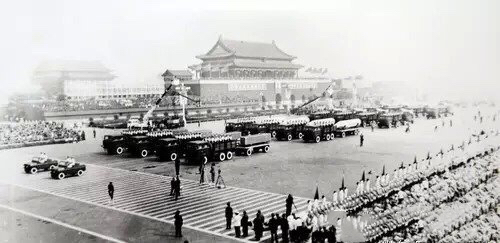 世界军用拖车系列,中国军用轻型履带运兵车