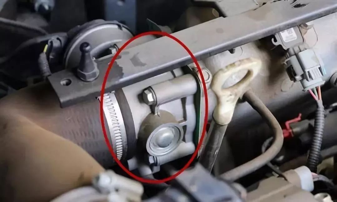 清洗节气门喷油嘴后油耗反而高了,节气门清洗后油耗高怎么办