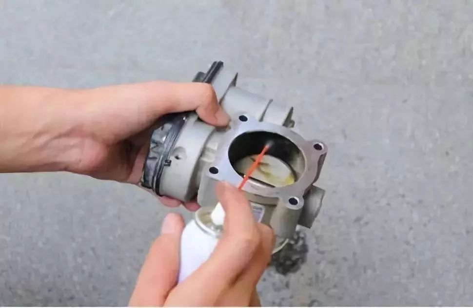 清洗节气门后油耗升高是正常的吗,节气门脏了油耗增高