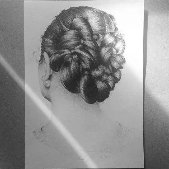 柔顺的长发很容易引人遐想，一起来看看画师笔下的头发如何表现