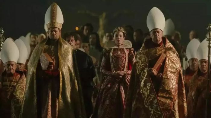 别低头王冠会掉下来,别低头王冠会掉到下一句