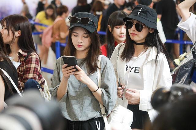 snh48现身机场,snh48演唱会home