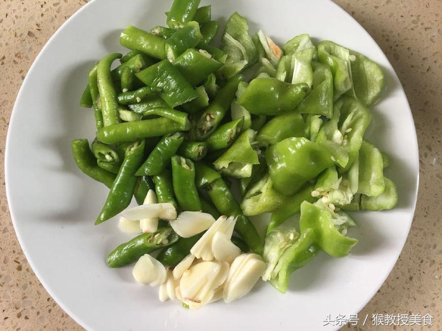 夏天炒点简单的酸爽下饭菜,夏天就爱这一口凉拌面