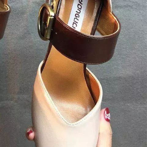 女人穿小白鞋的忌讳,奶奶鞋怎么穿好看又耐穿