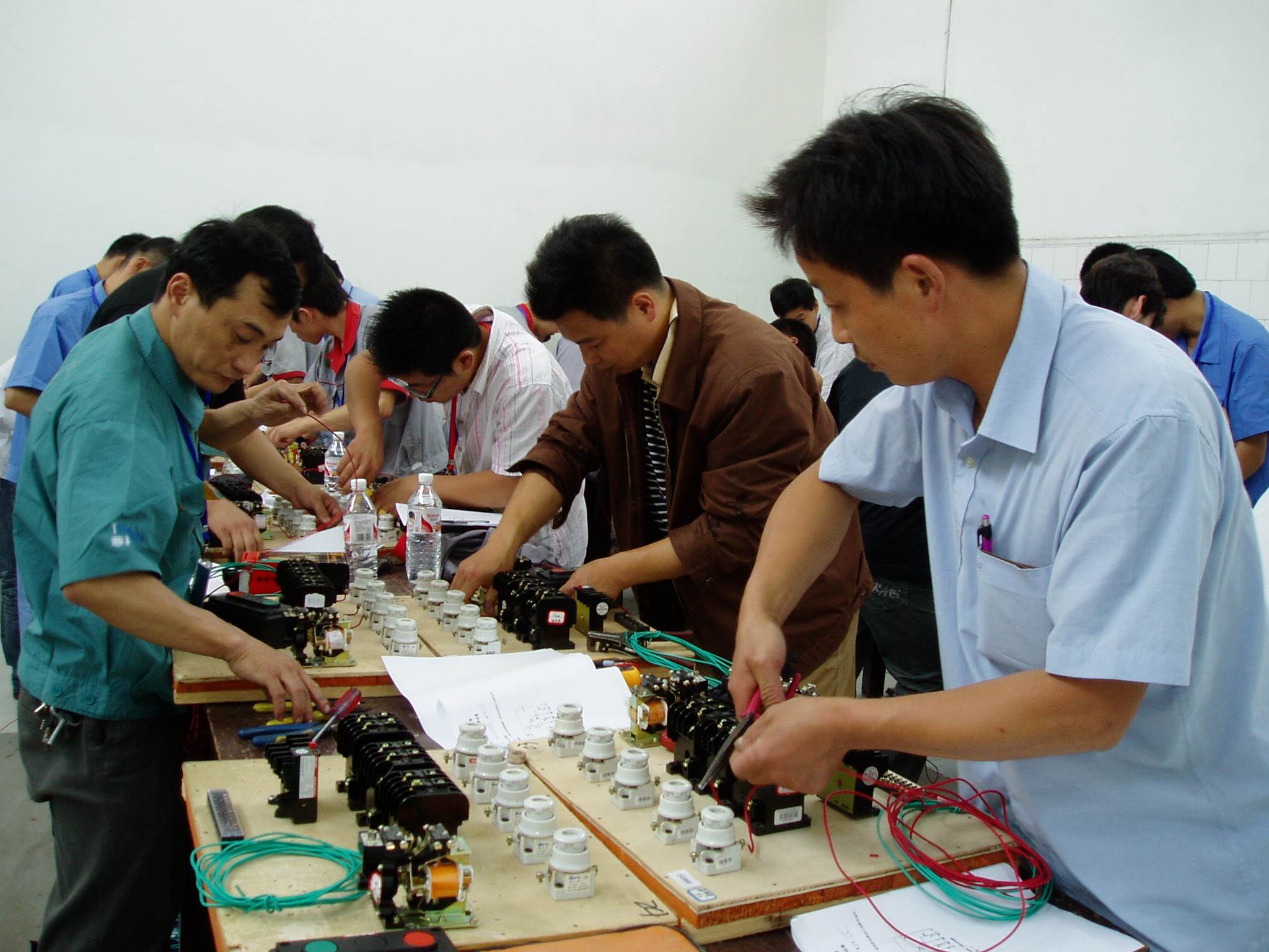 电工为啥干不到七年,为什么老电工都不愿从事电工工作