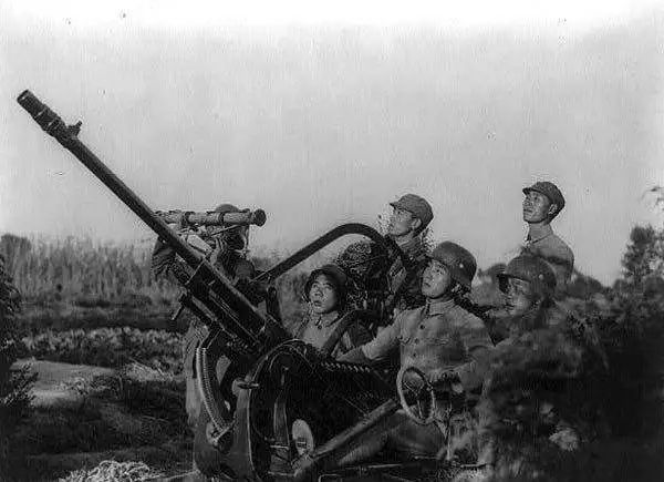 毒打、强奸、*虐性**……他把一个女人的真实故事画成漫画,看到第几张你哭了?