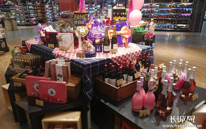 石家庄:七夕节拉动“浪漫消费”众多市民为爱情“买单”