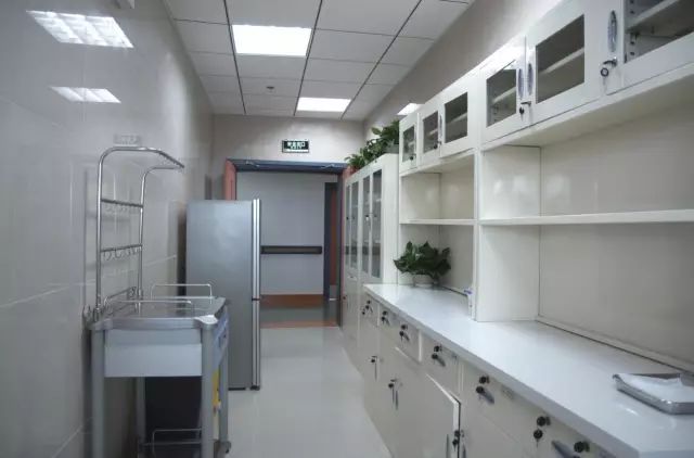 医生抢救昏迷不醒一路走好,重度昏迷康复治疗