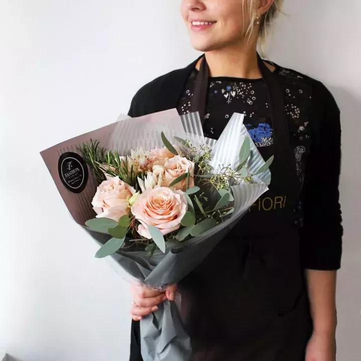 不同颜色玫瑰代表的花语,情人节送自己的玫瑰花语