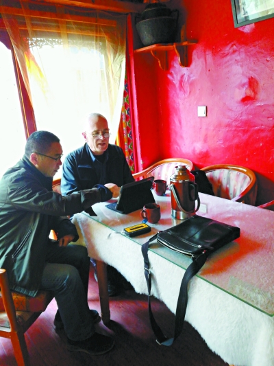 文苑：一个美国人在*藏西**