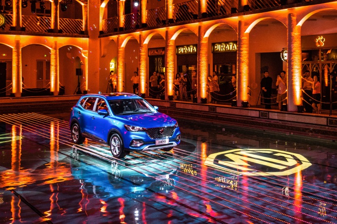 真·一出好戏！名爵和“红军”利物浦组团撩人