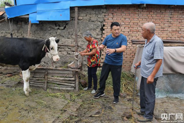 最热时节，他们在为困难群众忙些啥