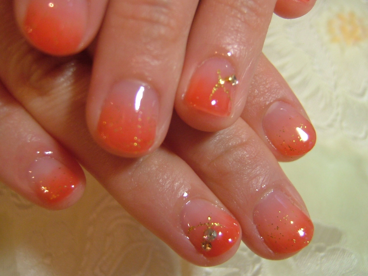 想要闪闪发光的美甲,美甲简单款式显白巧克力色