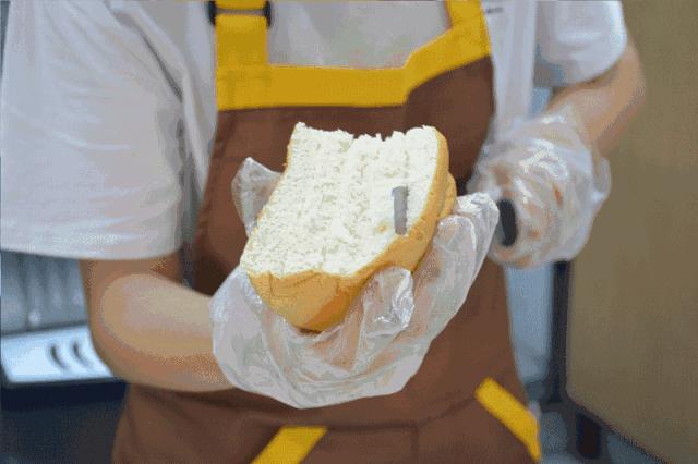 魔都“乳酪包扛霸子”首现淄博！排队挤爆万象汇！