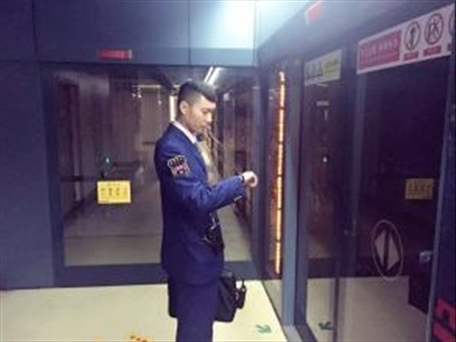 南京地铁司机工资多少钱一个月,地铁司机是怎么开地铁的
