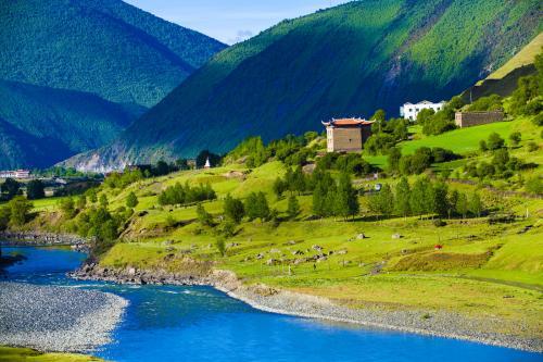 成都四姑娘山稻城亚丁路线,成都出发四姑娘山稻城旅游攻略