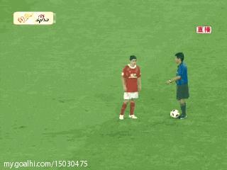 足球防守球员禁区内假摔,足球假摔搞笑锦集视频在线观看