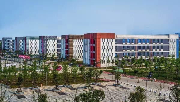 比二本线高一点的学校,比二本线多1分的本科能被录取吗