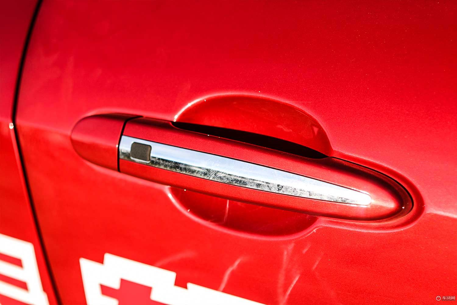 扔下了女朋友去草原试驾哈弗H2s7万块的个性小车成为了“新欢”