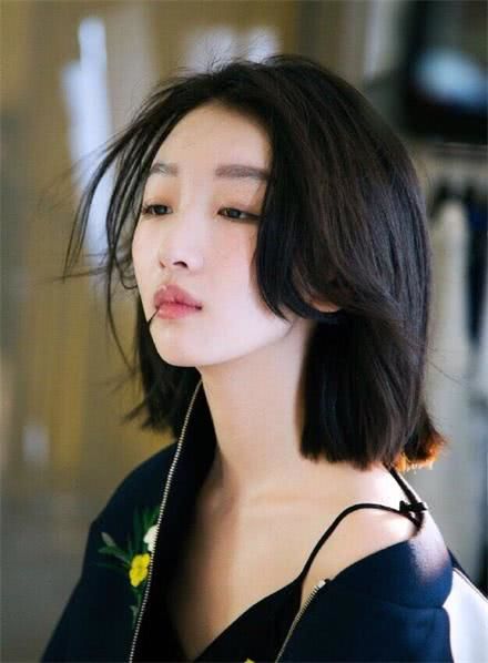 周冬雨和父母相认,周冬雨靠父母吗