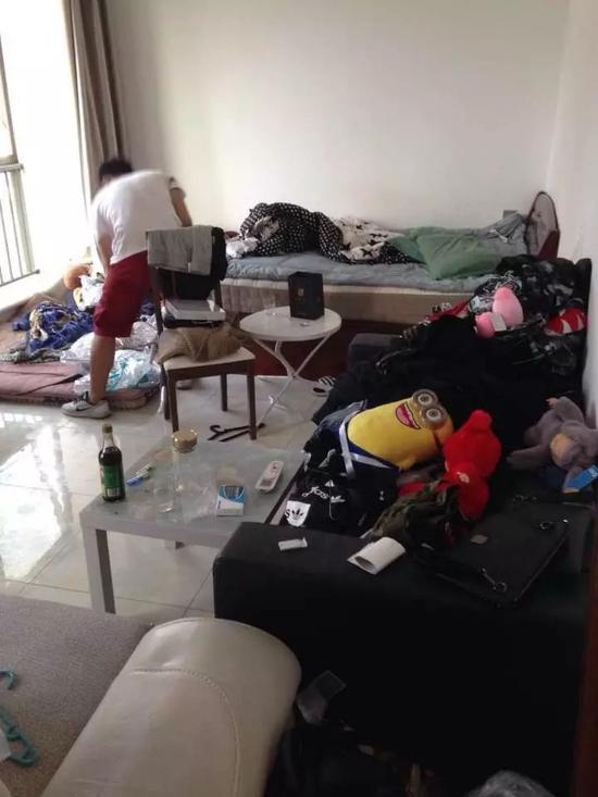 女租客发现房间有蛆,女租客房间频繁出现蛆虫