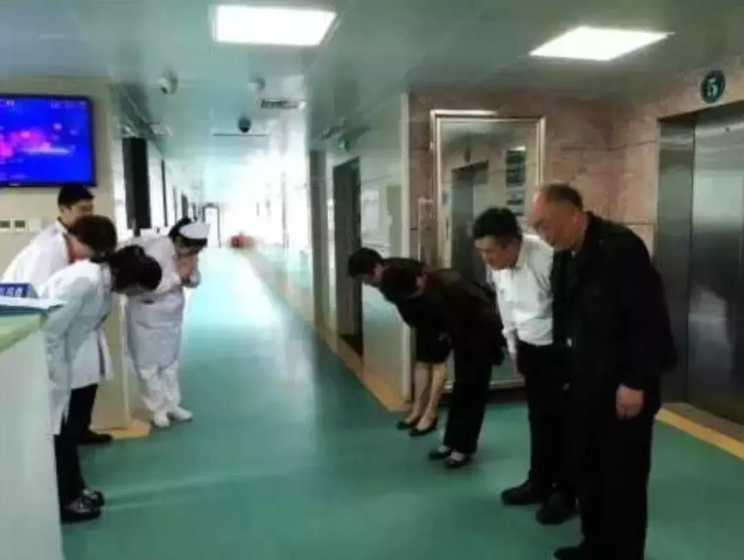 谢谢你们曾经看轻我,谢谢你们的款待