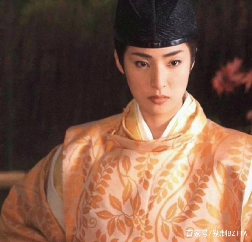 易烊千玺的少年感,广末凉子、袁咏仪、宣萱这些女星们从来都不缺