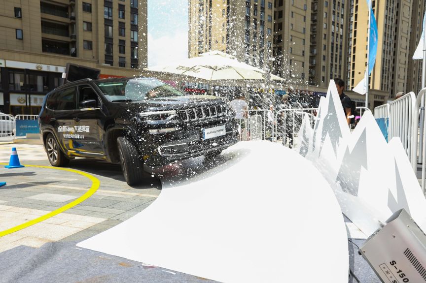 jeep全路况体验日,jeep4x4大切诺基赛道模式