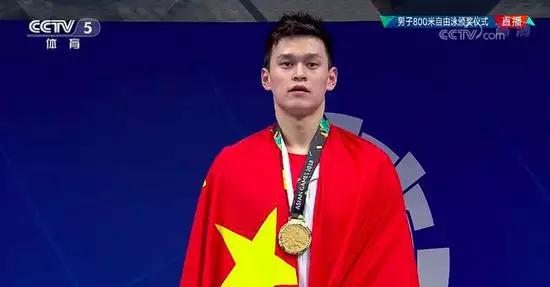 披*旗国**领奖、被开除出队……运动员个人赞助和国家队赞助博弈，结