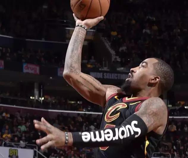 披*旗国**领奖、被开除出队……运动员个人赞助和国家队赞助博弈，结