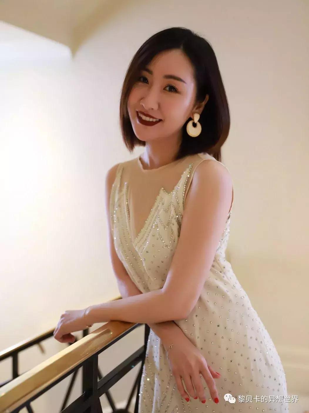 夏天指甲油2022年新款显白带钻,指甲油2022年流行网红夏天显白